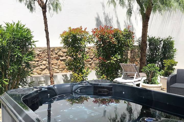 Ferienwohnung für 6 Personen, mit Whirlpool und Terrasse