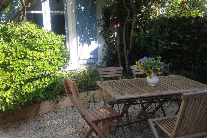 Location de vacances pour 8 personnes, avec jardin à Chaillevette