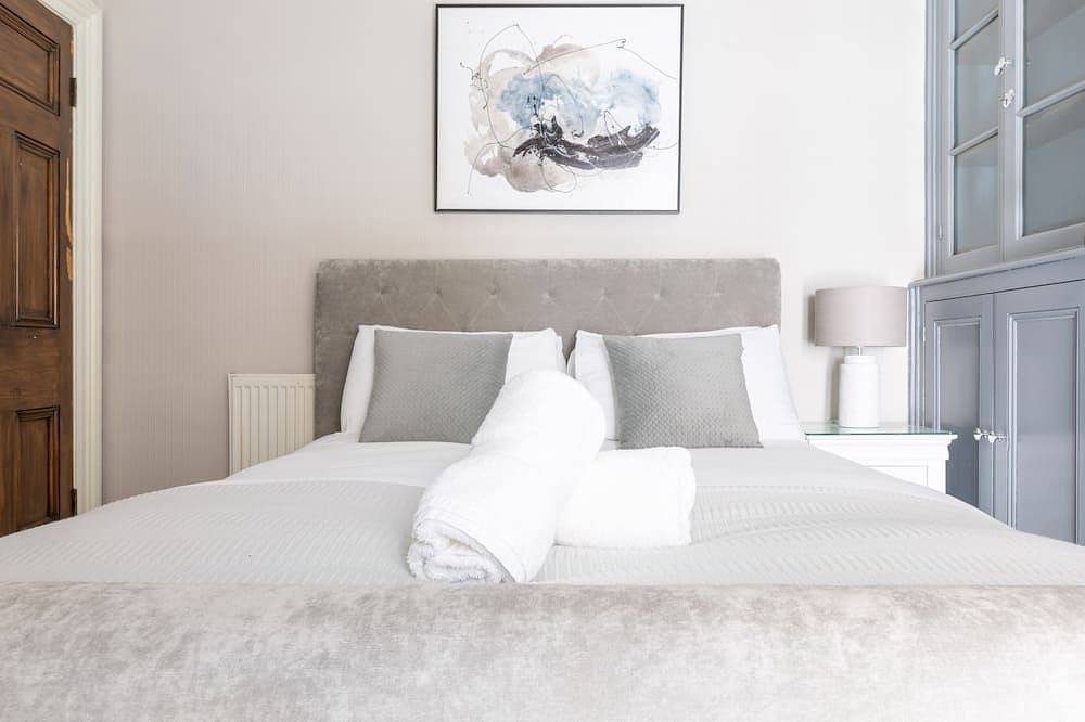 Stroll To The City Centre In From Chic Refurbished Townhouse in Cardiff, Cardiff und Umgebung