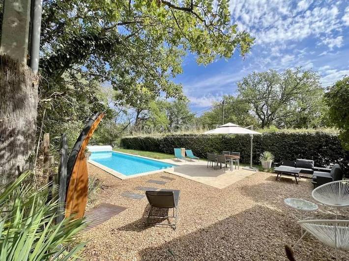 Location de vacances pour 2 personnes, avec Terrasse ainsi que Jardin et Piscine à Saint-Pantaléon