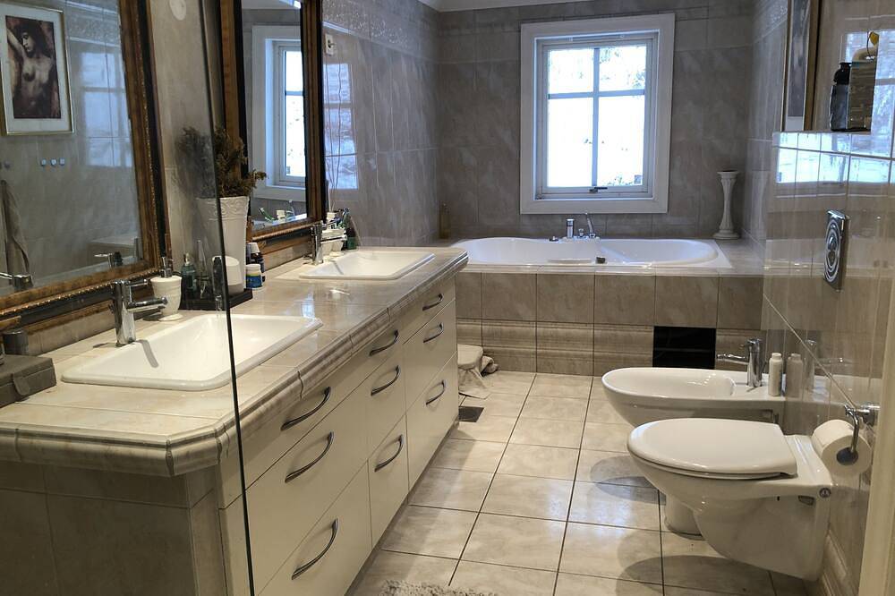 Luxuriöse Familienvilla in reizvoller Umgebung, Aussicht und Nähe zum Meer und zur Natur in Asker