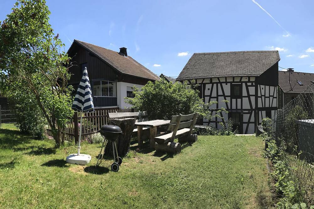 Haus Innerdorf - gemütliches Ferienhaus im Taunus - am Limeskastell Pohl in Pohl, Lahn-Taunus