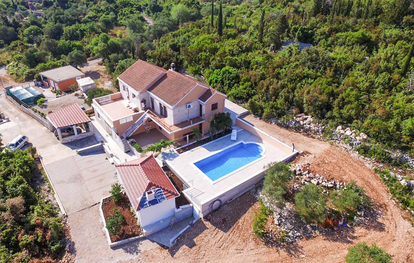 Geheel vakantieappartement, Stijlvol appartement met 1 slaapkamer, zwembad, terras en toegang tot het strand in Kneza, Korcula