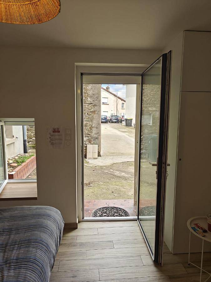 Double Room with Private Bathroom in Chasse-sur-Rhône, Région de Vienne