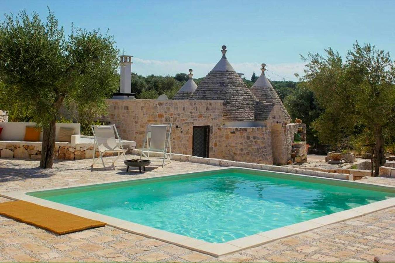 Trullo con piscina entre olivos cerca de Castellana in Castellana Grotte, Region de Bari