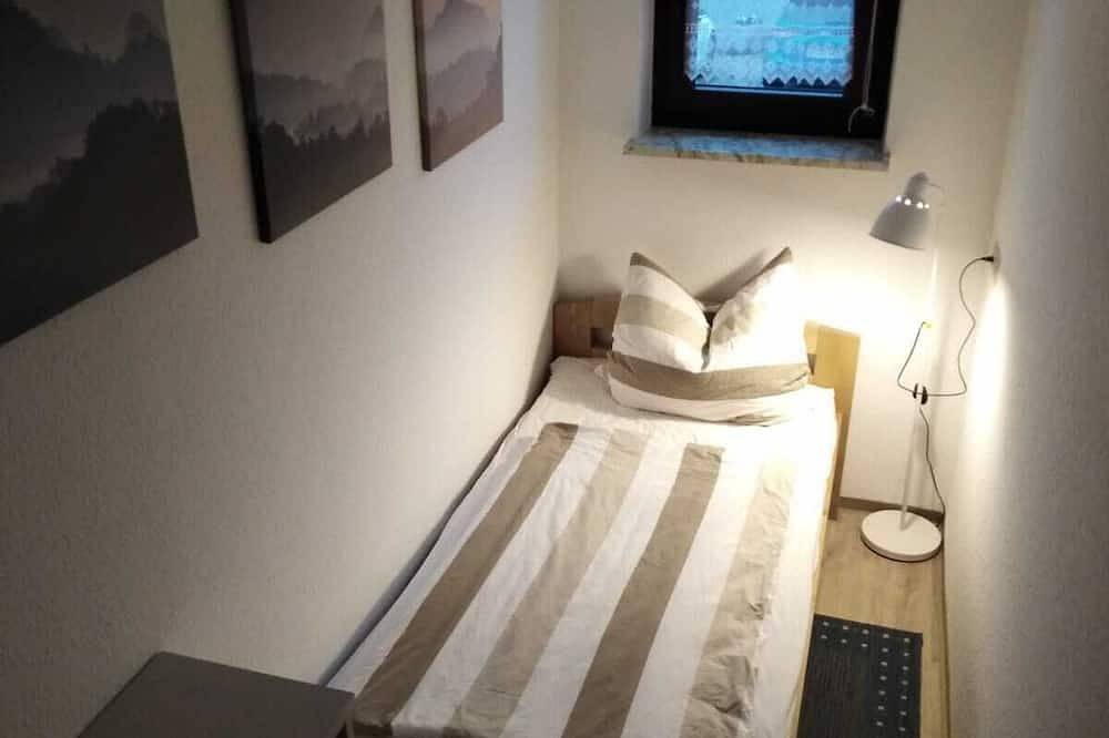 Ganze Wohnung, Gemütliche Ferienwohnung (65qm) mit Holzofen in Sparneck, Landkreis Hof