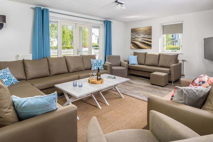 Bungalow für 14 Personen, mit Balkon/Terrasse und Balkon sowie Terrasse und Garten