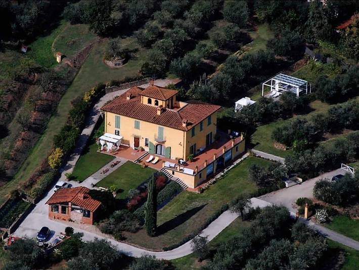 Agriturismo per 4 persone, con Terrazza e Giardino a Pescia