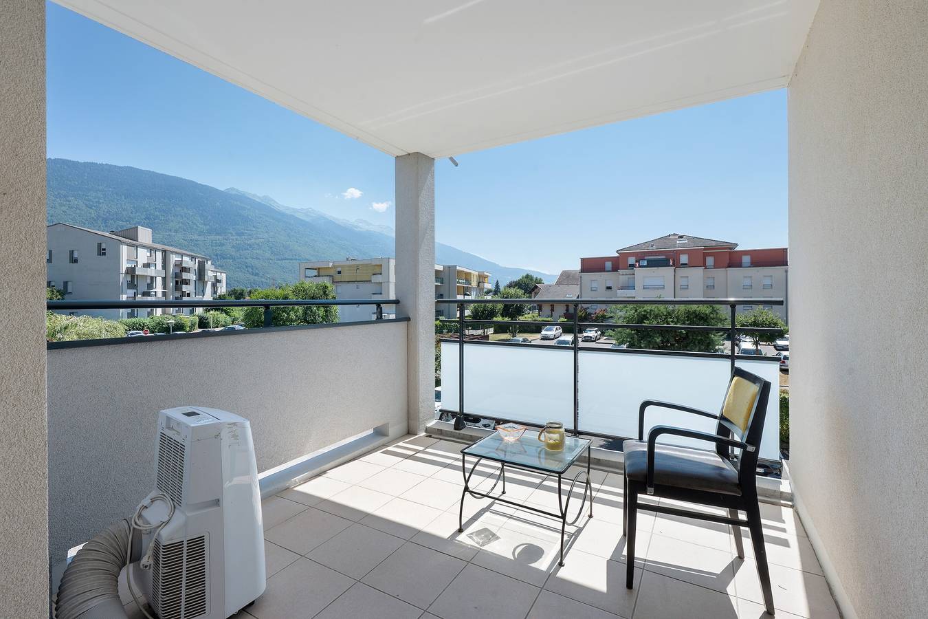 Apartamento entero, Apartamento 'T3 Comfort, Piscina, Terraza' con vistas a la montaña, Wi-Fi y aire acondicionado in Albertville, Albertville region
