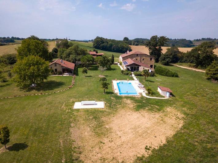 Location de vacances pour 8 personnes, avec piscine ainsi que vue et jardin à Peyrusse-Grande - 3