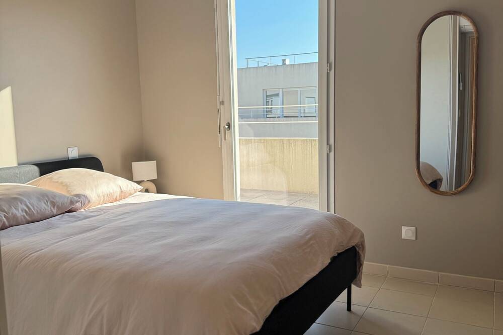 Apartamento entero, Standing apartment, large roof-top, parking, air conditioning in Juvignac, Côte d'Améthyste