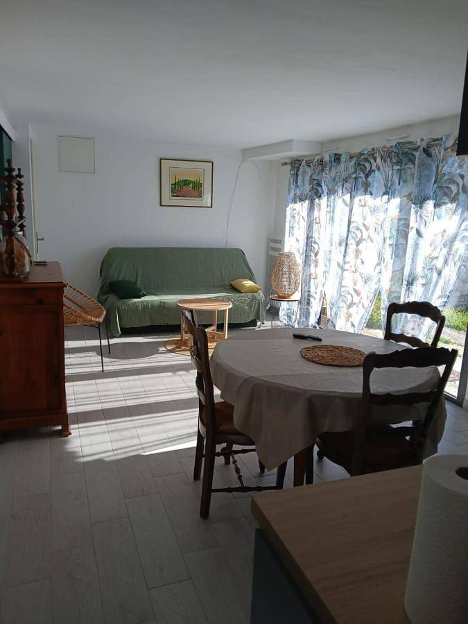 Gîte pour 2 personnes, avec terrasse dans Arboussols