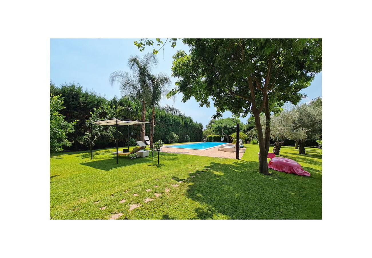 Villa Sarace in Aci Sant'Antonio, Mount Etna