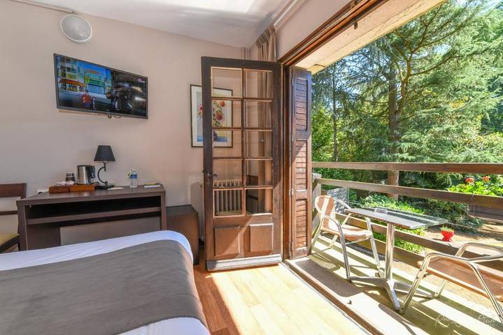 Hôtel pour 2 personnes, avec piscine ainsi que vue et jardin à Saint-Laurent-sur-Sèvre - 3