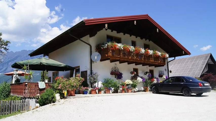 Ferienwohnung für 8 Personen, mit Sauna und Terrasse sowie Garten und Pool