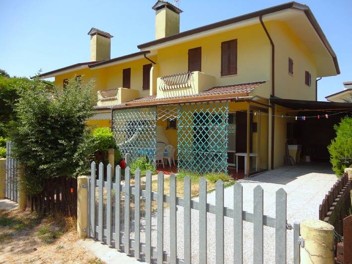 Ferienhaus für 6 Personen, mit Balkon und Pool sowie Garten, mit Haustier in Caorle