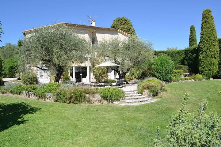 Maison de vacances pour 10 personnes, avec Terrasse ainsi que Jardin et Piscine à Mouans-Sartoux