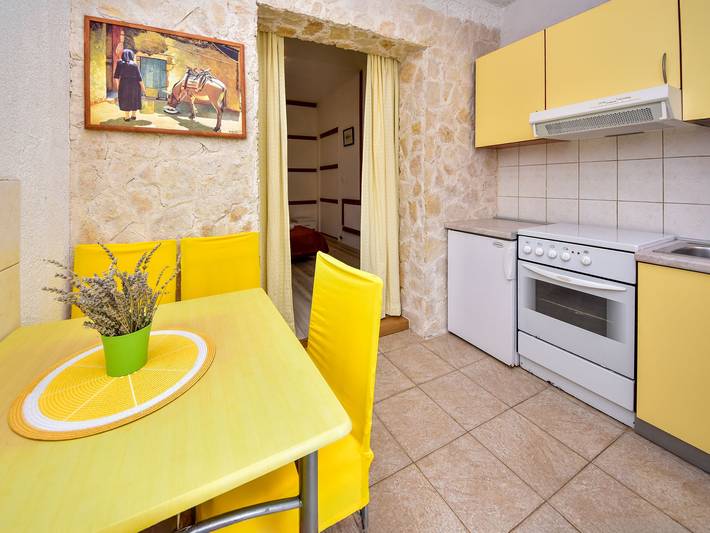 Ferienwohnung für 3 Personen, mit Terrasse und Garten in Sukosan - 2