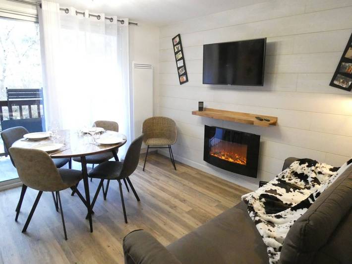 Appartement entier, Appartement T3 à Vignec - 6 personnes, balcon, Wifi, parking, casier à ski, 3 étoiles 🌟 in Vignec, Parc national des Pyrénées