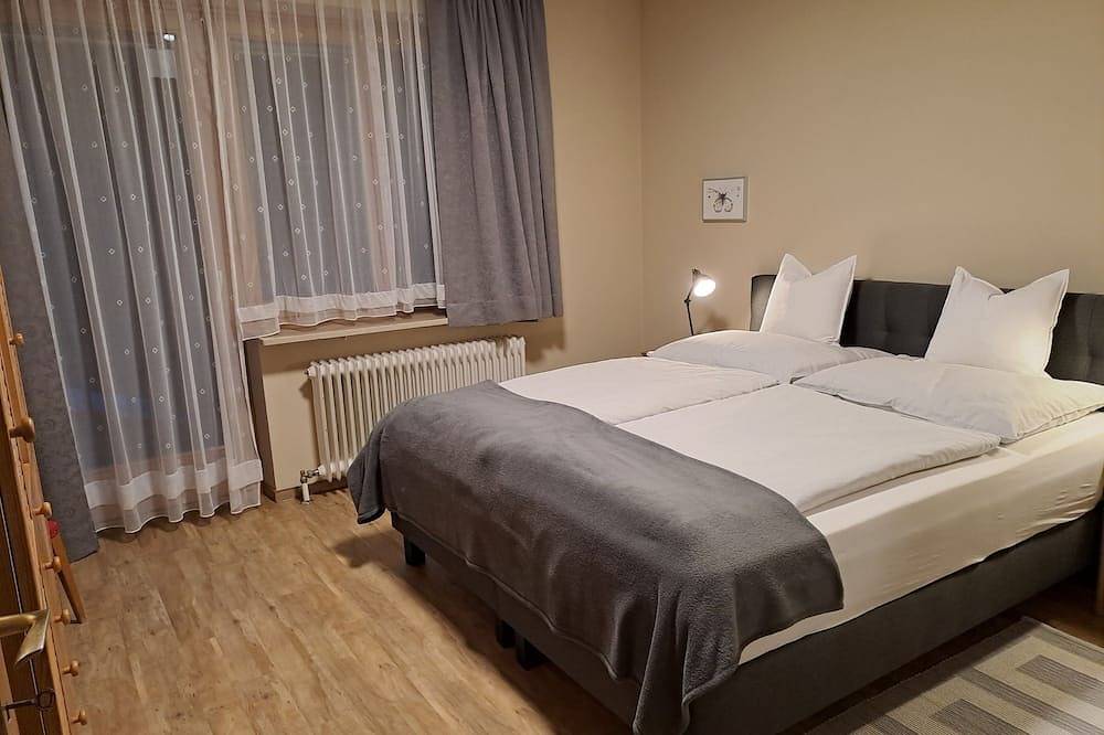 Ganze Wohnung, Ferienwohnung in Sonnenlage , Wellness u.Erlebnisbad nur  Fuß, Waldnähe, in Salzkammergut-Berge, Golling an der Salzach