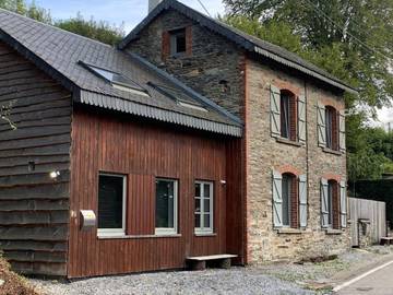 Gîte pour 9 personnes, avec jardin et vue, animaux acceptés à Rochehaut