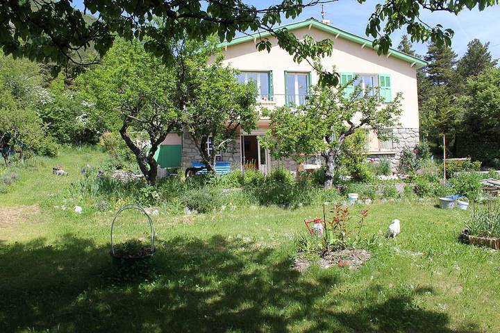 Gîte pour 2 personnes, avec Terrasse ainsi que Jardin et Vue