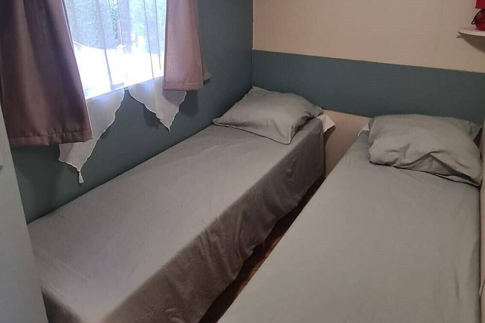 Just a stone's throw from the sea, mobile home with lovely wooden terrace Pets welcome in Penta-di-Casinca, Región de Corte