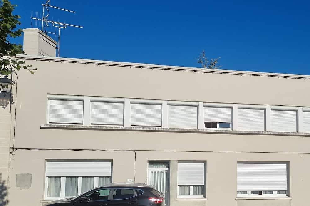 Appartement entier, Appartement de plein pied face à un espace vert, très bien équipé in Saint-Genis-de-Saintonge, Région de Jonzac