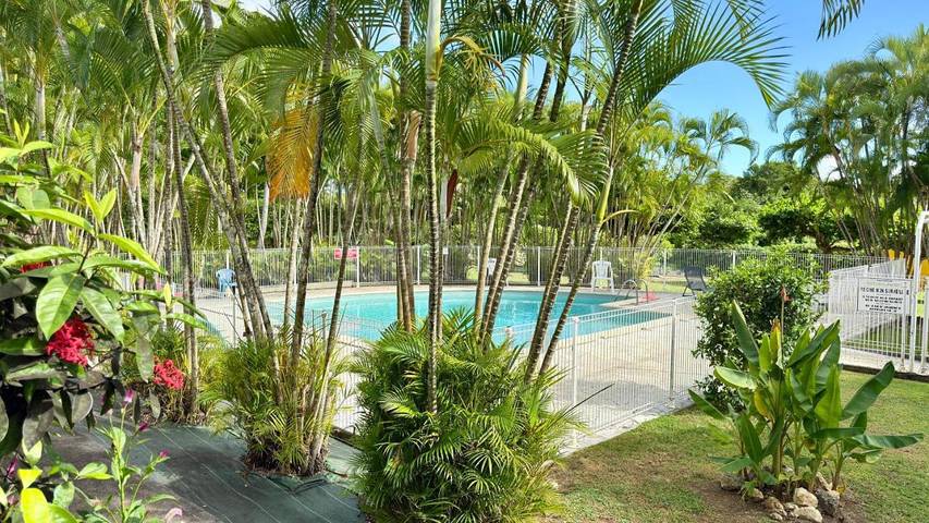 Gîte pour 4 personnes, avec piscine ainsi que vue et terrasse dans Plage de Bois Jolan - 2