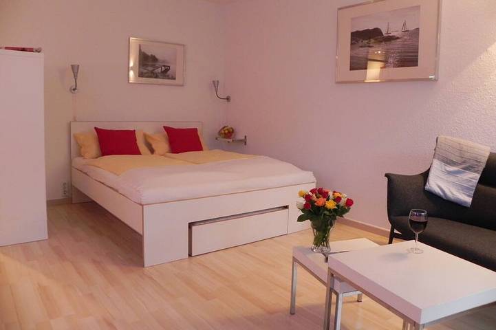 Ganze Wohnung, Studio-Apartment \"Garden I\", Tg-Platz, Balkon, zentral, Klinik zu Fuß (Ek/Osk) in Ravensburg, Region Bodensee-Oberschwaben