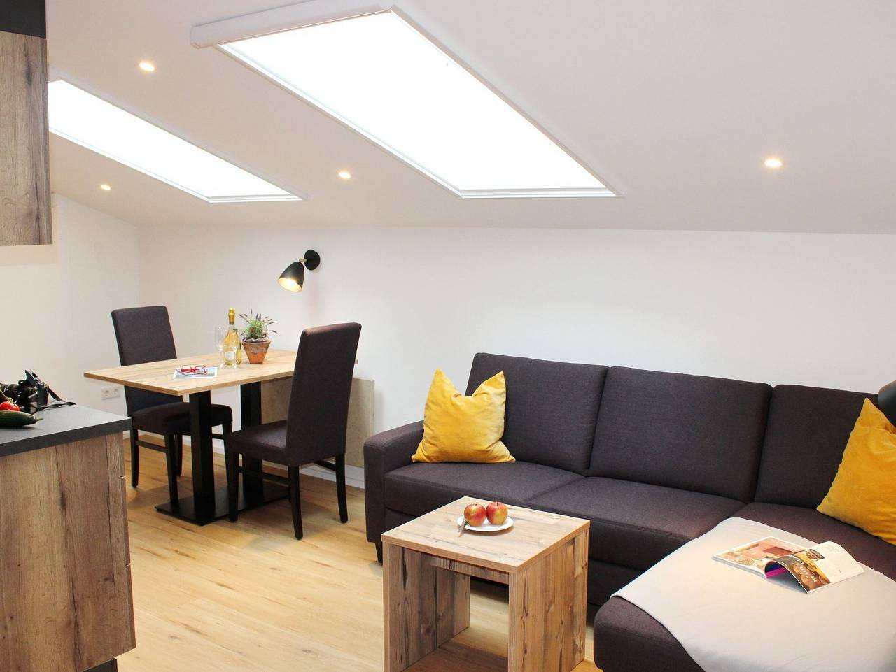 Ganze Ferienwohnung, Seethal-Chiemseestrand - Moderne Dachgeschosswohnung in Seenähe ? Übersee-Feldwies in Übersee, Chiemsee