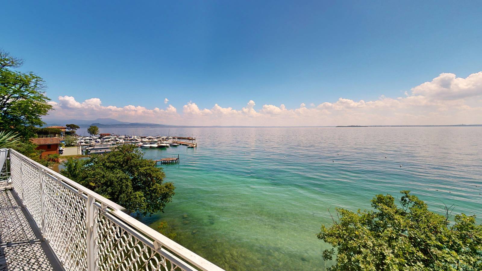 Villa Flora infinity pool private beach by Bgl in Manerba del Garda, Gardasee-Berge