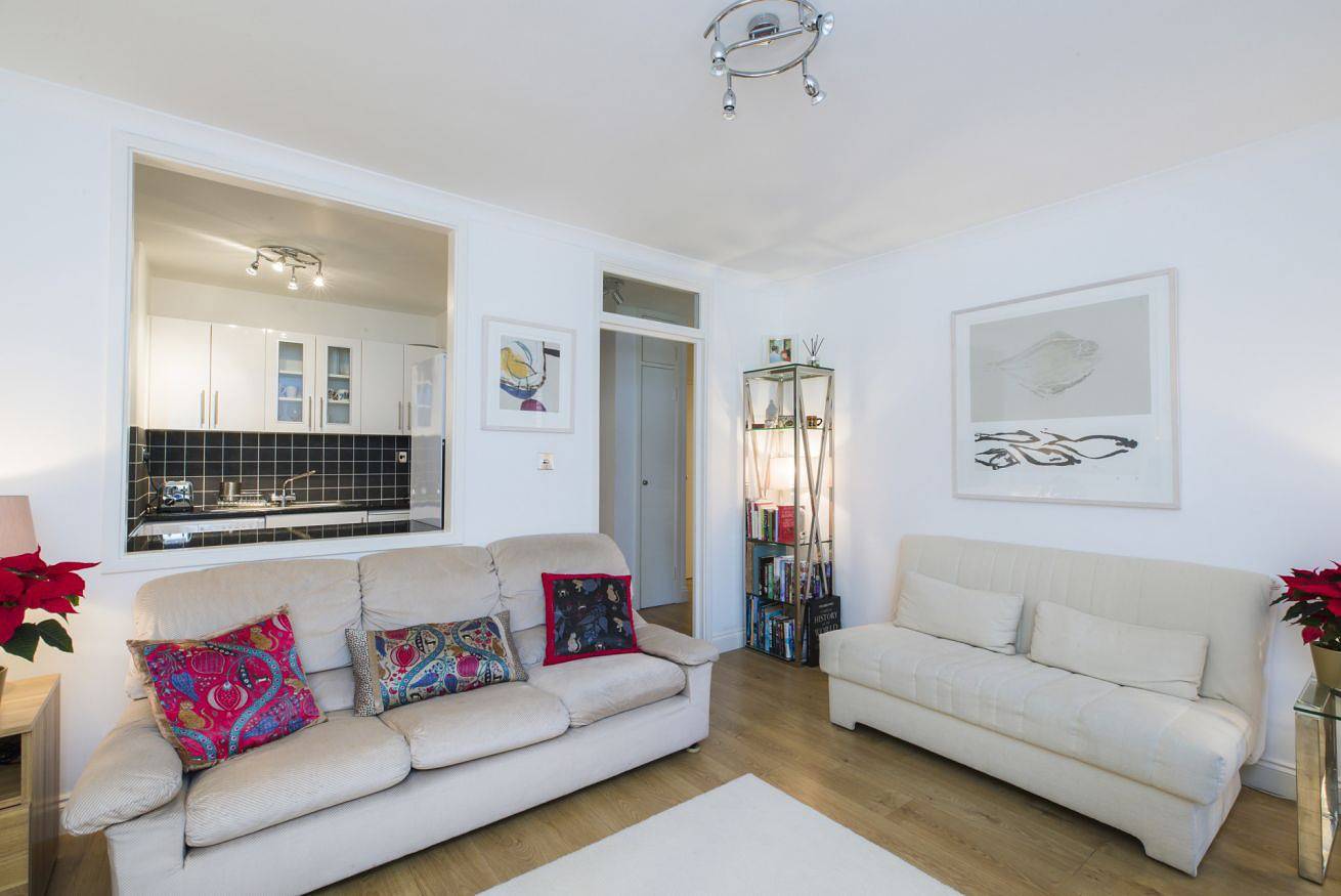 Entire apartment, Sublime flat with Thames view in Downtown, London