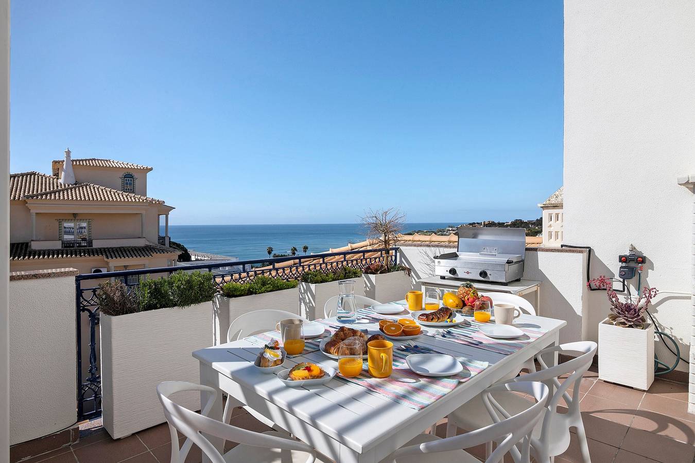 Apartamento inteiro, Casa de Férias 'Sunny Paradise - Vista Mar' in Praia da Oura, Albufeira