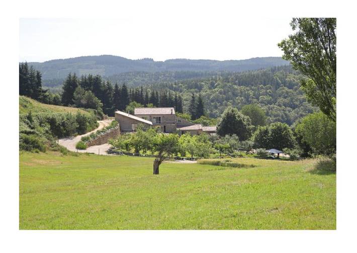 Gîte pour 6 personnes, avec vue et jardin à Boffres