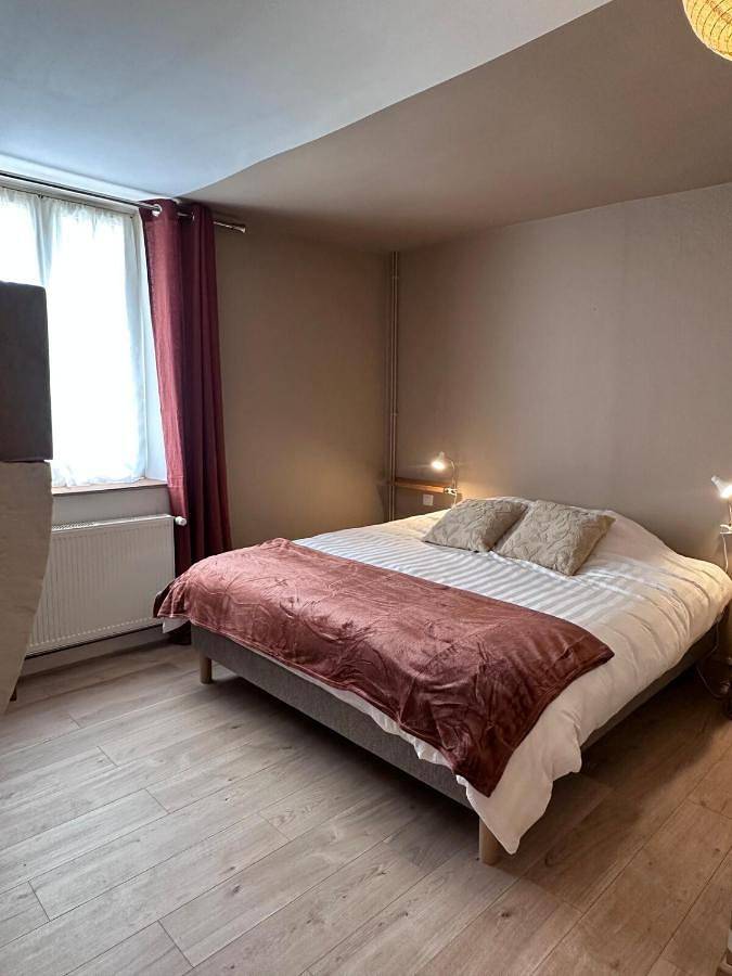 Location de vacances pour 7 personnes, avec terrasse dans La Charmee - 2