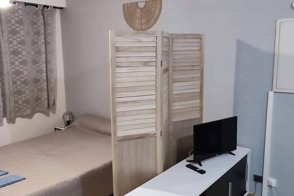 Entire apartment, Grand Studio Saint Lazare in Manosque, Parc naturel régional du Luberon