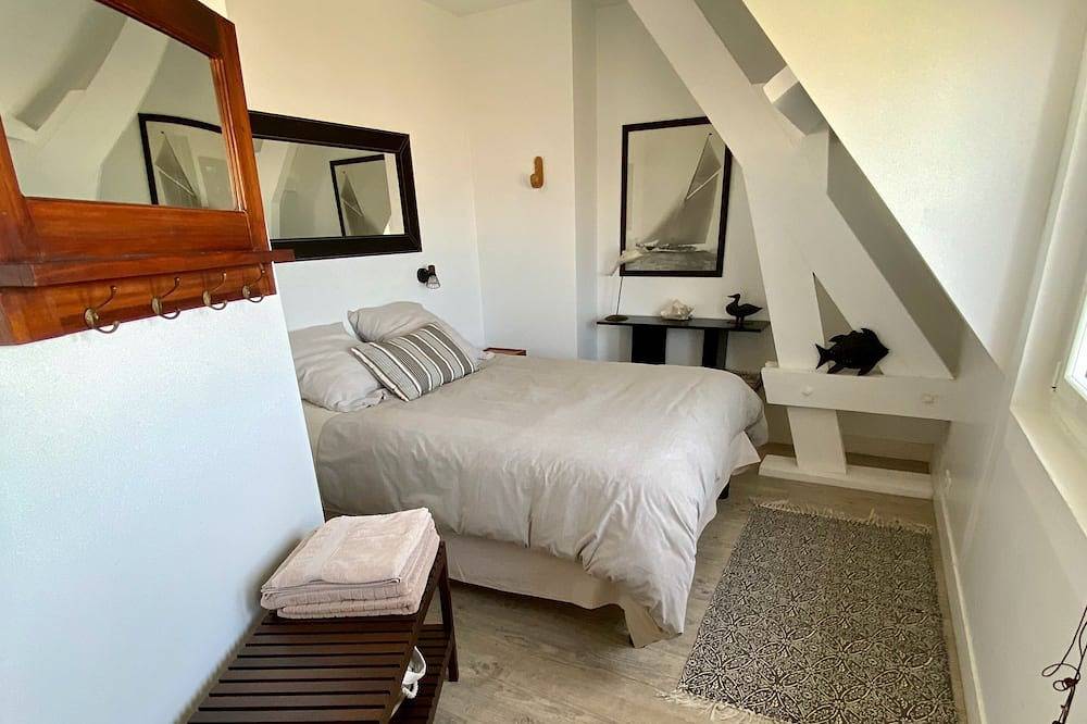 House with terraces and unobstructed view of the beach with direct access in Saint-Aubin-sur-Mer (Calvados), Caen region