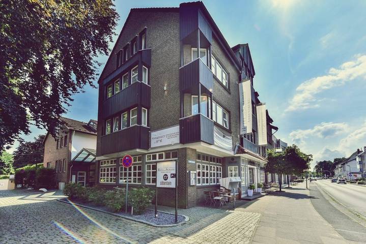 Hotel für 4 Personen, mit Balkon und Terrasse sowie Garten und Sauna in Ahrensburg