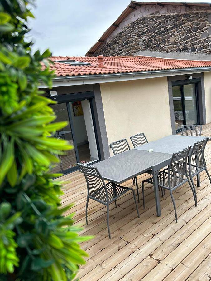 Location de vacances pour 8 personnes, avec vue et jardin, adapté aux familles à Volvic - 4