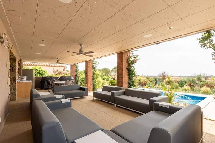 Location de vacances pour 8 personnes, avec jardin ainsi que jacuzzi et piscine à Peralada - 4