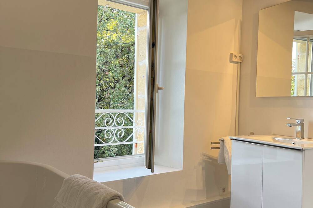 Large house with swimming pool and games room in Beychac-et-Caillau, Región de Burdeos