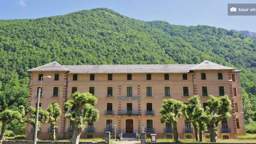 Location de vacances pour 5 personnes, avec Balcon et Jacuzzi ainsi que Jardin et Piscine à Aulus-les-Bains