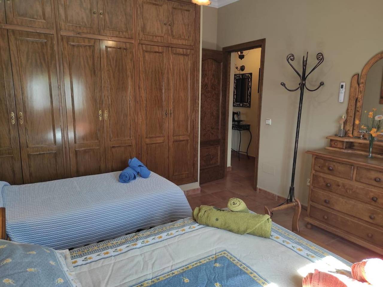 Appartement entier, Apartment 'Los Abuelos' with Mountain View, Wi-Fi and Air Conditioning in Setenil de las Bodegas, Pueblos Blancos