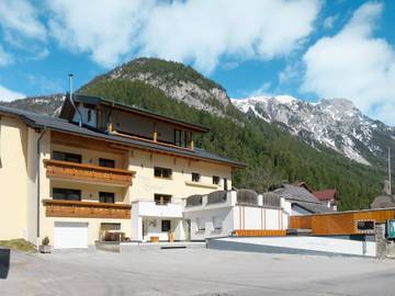 Ferienhaus für 10 Personen, mit Balkon in Pettneu am Arlberg