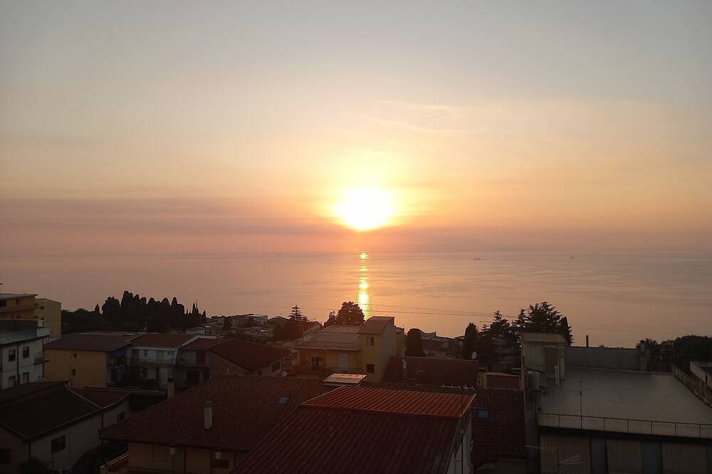 Luxurious B&B_Junior Suite Black room in Palmi, Tyrrhenian Coast Kalabria
