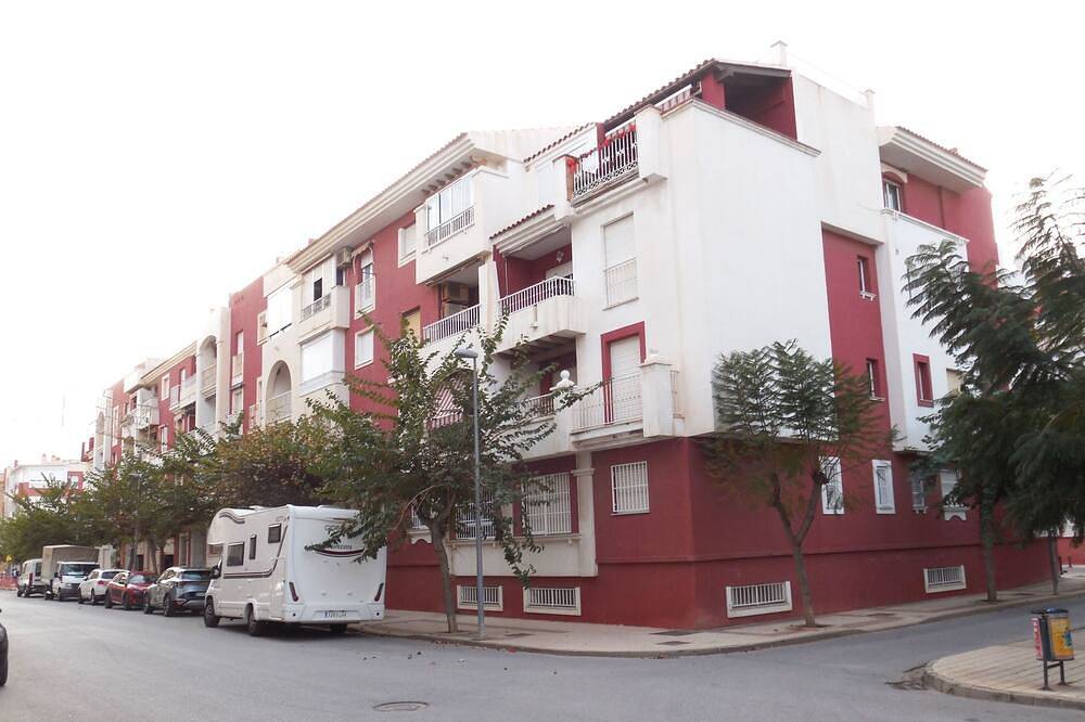 Entire apartment, Calahonda Beach Apartment in Urbanización La Perla de Andalucía, Calahonda