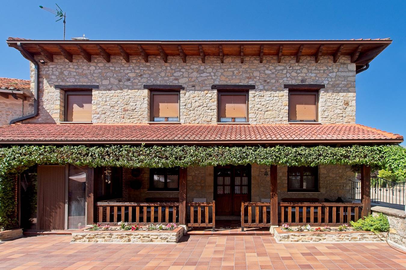 Casa rural 'El Encinar' con vistas a la montaña, jardín privado y Wi-Fi in Santibáñez de la Peña, Cordillera Cantábrica