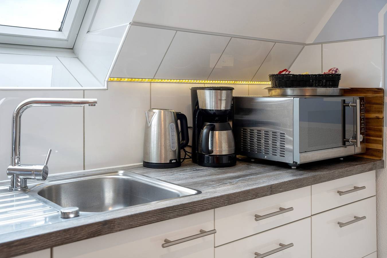 Apartamento entero, Apartamento 'Bäckerhus - Ferienwohnung 4' con terraza privada, jardín compartido y Wi-Fi in Wiek, Rügen