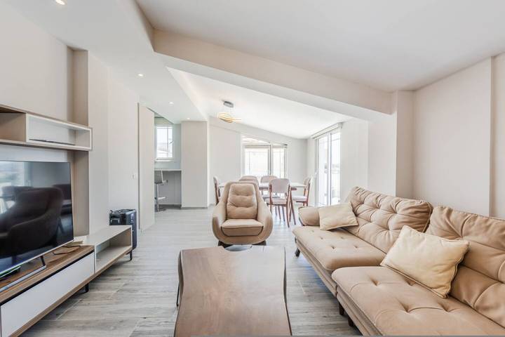 Ferienwohnung für 9 Personen, mit Pool und Balkon - 1